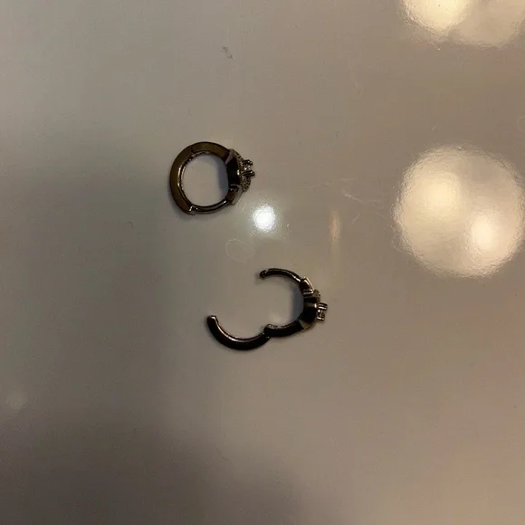 earrings - Picture 3 of 3